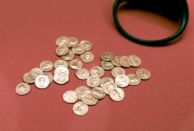 Hoard of Roman Gold Coins Found in England by Unbekannt