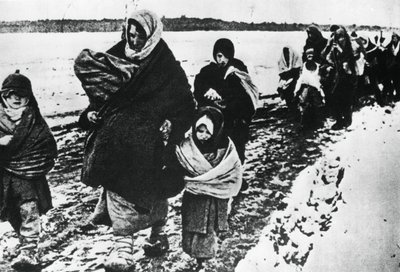 Homeless Refugee Women and Children, Russia by Unbekannt