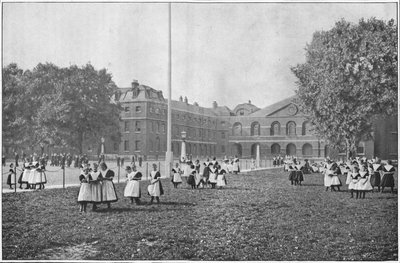 In the Foundling Hospital Grounds, London by Unbekannt