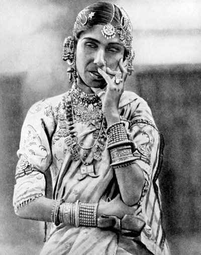 Indian Nautch Girl by Unbekannt