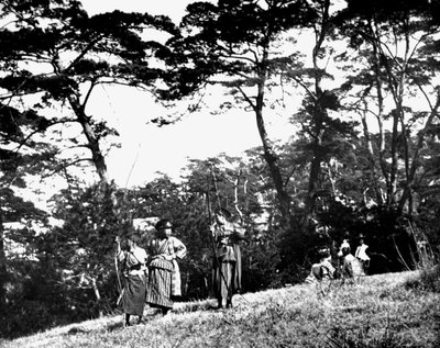Japanese Children Playing with Bows, Korea, 1900 by Unbekannt