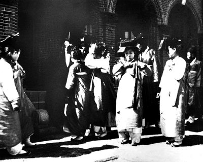 Korean girls, 1900 by Unbekannt