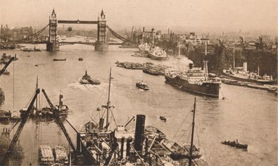 London - Tower Bridge and the Pool, c1910 by Unbekannt