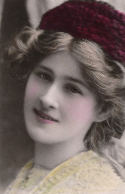 Miss Phyllis Dare by Unbekannt