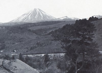 Mount Ngauruhoe by Unbekannt