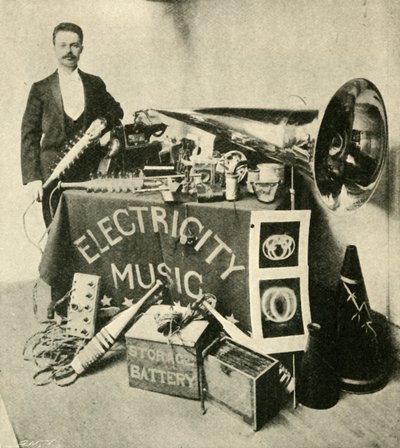 Mr. Patterson and His Apparatus, 1900 by Unbekannt