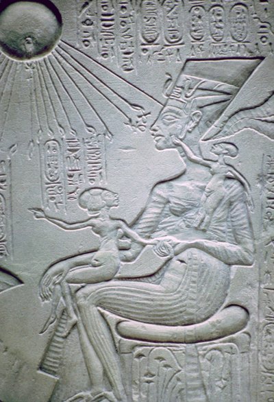 Nefertiti and two of her daughters by Unbekannt