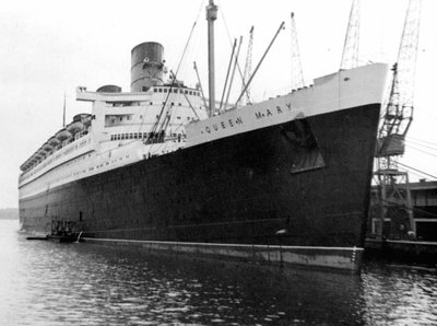 Ocean liner RMS Queen Mary by Unbekannt