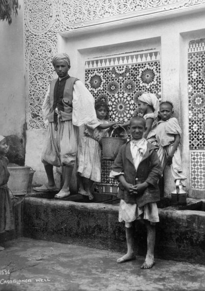 People at a well, Casablanca, Morocco, c1920s-c1930s by Unbekannt