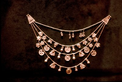 Phoenician gold jewellery by Unbekannt