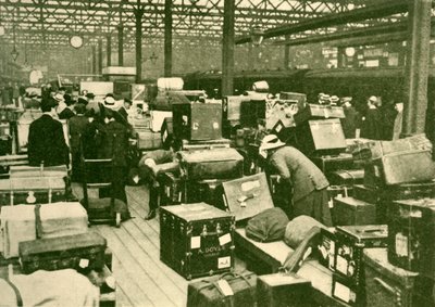 Piles of Luggage at Charing Cross Station, 1930 by Unbekannt