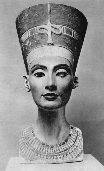 Queen Nefertiti by Unbekannt