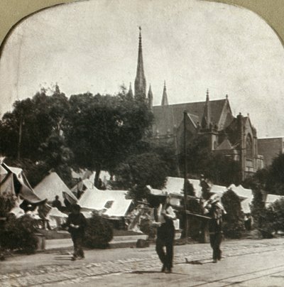 Refugees camp in Jefferson Square, 1906 by Unbekannt