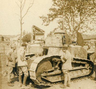 Small Renault tank by Unbekannt
