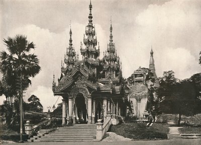 South Entrance to Shwe Dagon Pagoda, Rangoon, 1900 by Unbekannt