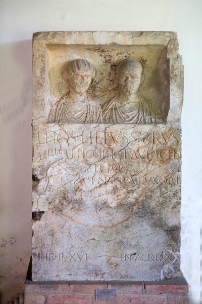 Stele, Lucio Ostillio Siro, 1st century by Unbekannt