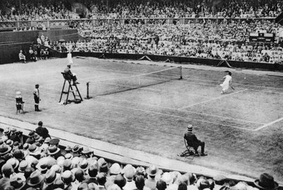Suzanne Lenglen Playing Miss McKane, Wimbledon, London by Unbekannt