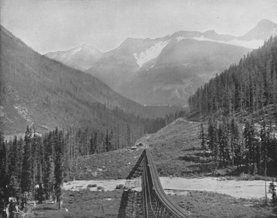 The Loop Valley by Unbekannt