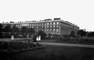 The Palace, Hampton Court by Unbekannt