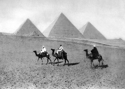 The Pyramids of Giza, Cairo, Egypt by Unbekannt