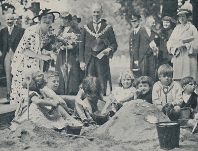 The Queen Opens a Children
