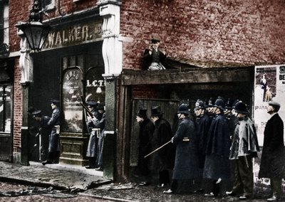 The Sidney Street Siege, Whitechapel, London by Unbekannt