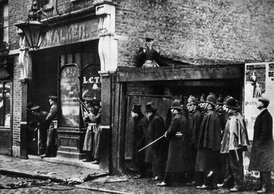 The Sidney Street siege, Whitechapel, London by Unbekannt