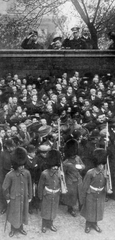 The Young Princes Watching the Proclamation, 1910 by Unbekannt