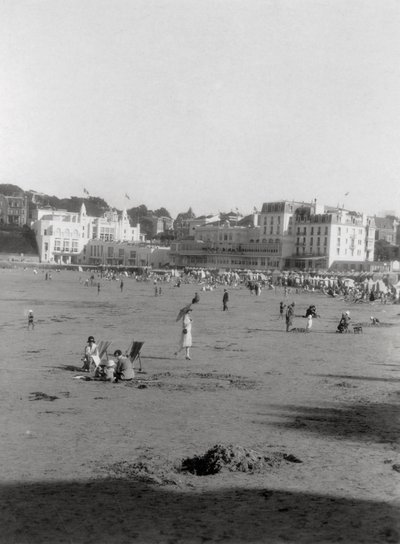 The Beach, Dinard, Brittany by Unbekannt