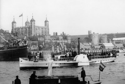 The Opening of Tower Bridge, London by Unbekannt