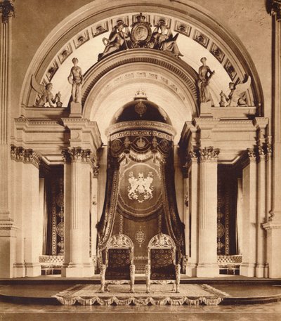 Thrones in the Ballroom at Buckingham Palace, 1935 by Unbekannt