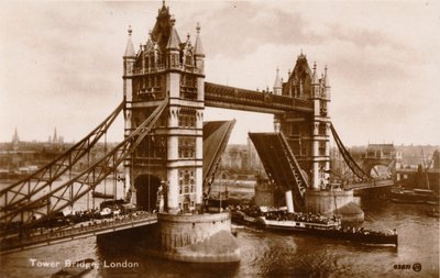 Tower Bridge, London, c1910 by Unbekannt