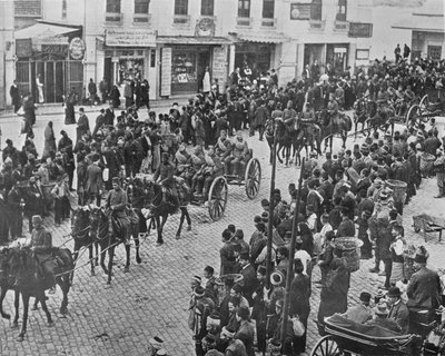 Turkish artillery leaving Constantinople on active service by Unbekannt