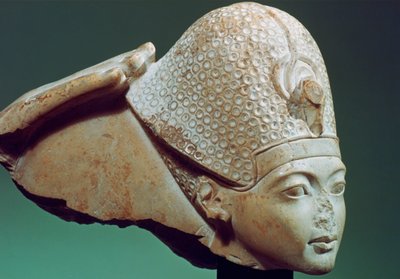 Tutankhamun wearing the Blue Crown by Unbekannt
