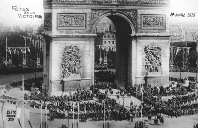 Victory parade, Paris, 14th July 1919 by Unbekannt