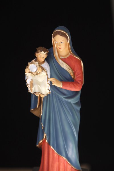 Virgin and Child Statue, Madrid, Spain by Unbekannt