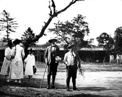 Western Visitors to Korea, 1900 by Unbekannt