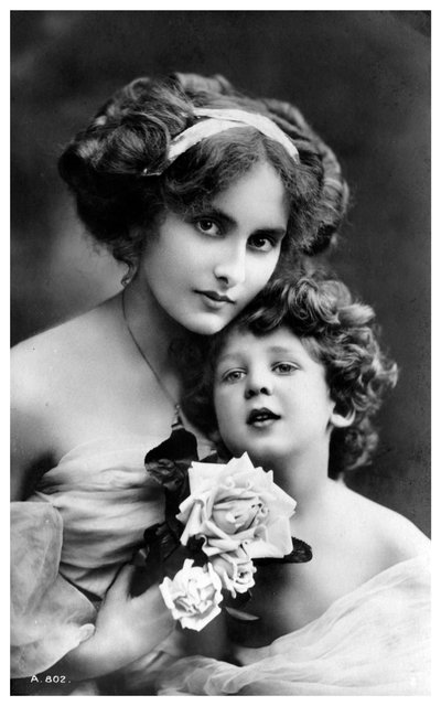 Woman and child, c1900-1919 by Unbekannt