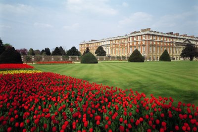 Hampton Court Palace in Spring by Unbekannt Unbekannt