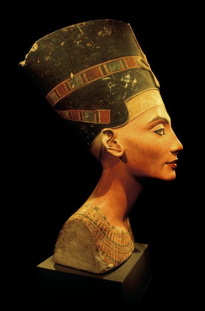 Bust of the Egyptian Queen Nefertiti by Unbekannt