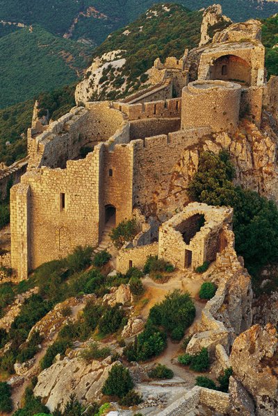 Chateau de Peyrepertuse by Unbekannter Künstler