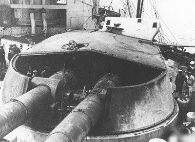 Damage to Q turret, HMS Lion, Jutland by Unbekannt