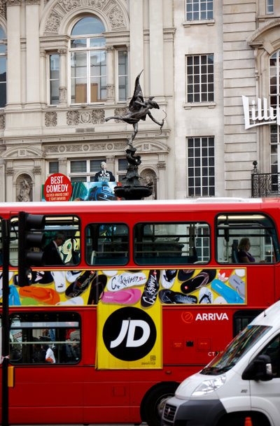 Red London Bus, Piccadilly by Unbekannt