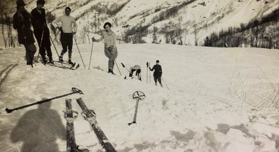 Skiers at Abetone by Unbekannter Künstler