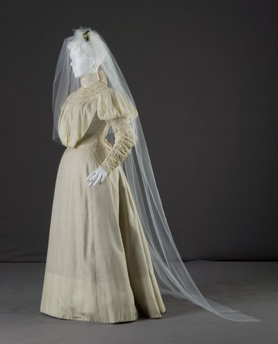 Wedding dress by Unknown artist