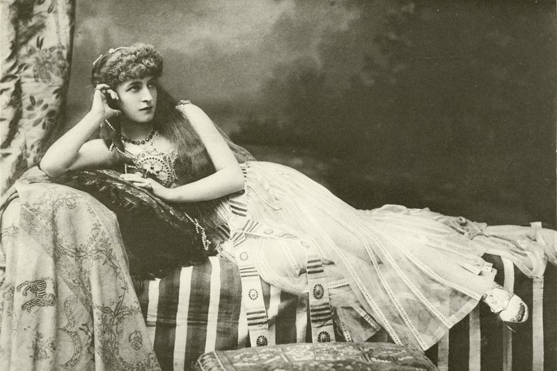 Miss Langtry as Cleopatra (gravure) by English Photographer