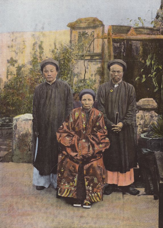 Family of Notables of Fai-Fo by European Photographer