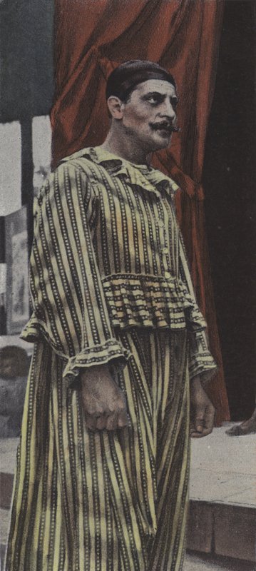 Travelling Showman by French Photographer